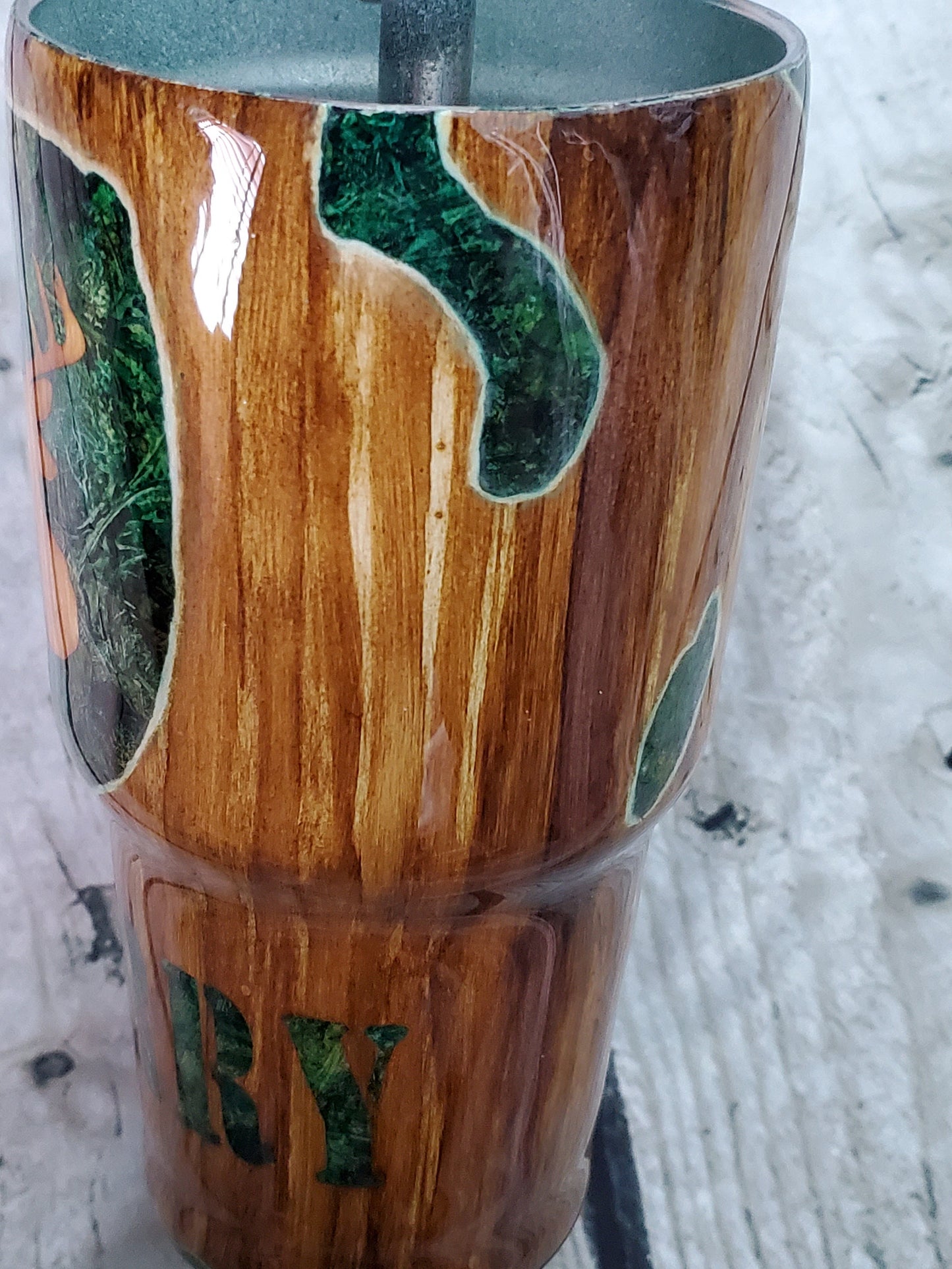WOODGRAIN WOODLAND CAMO DEER TUMBLER