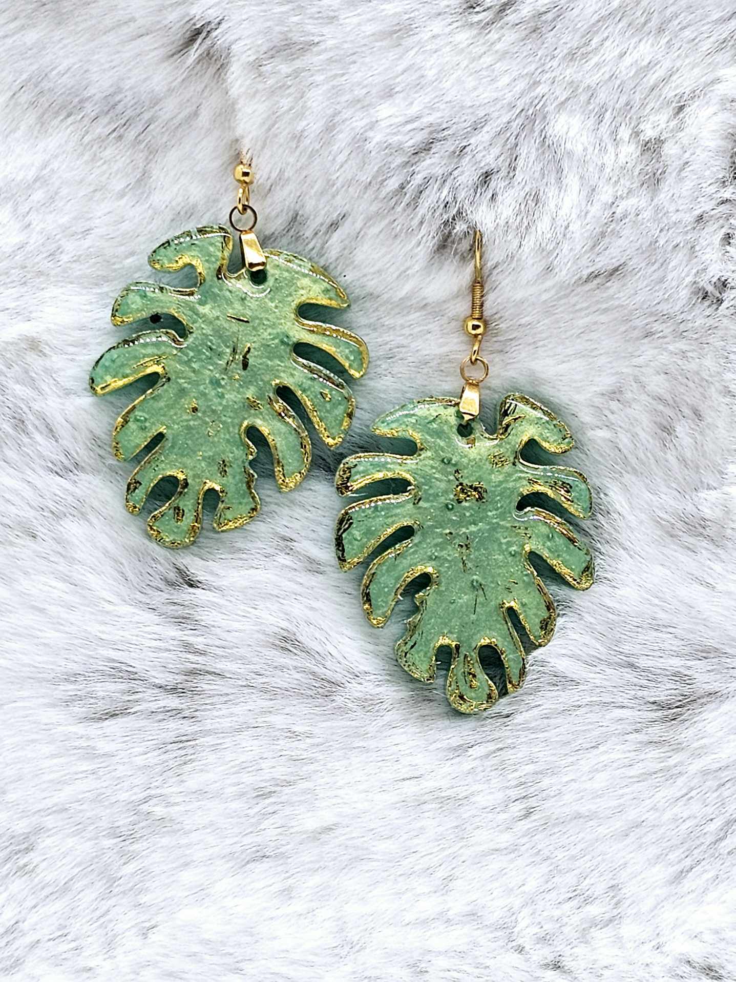 MONSTERA LEAF RESIN EARRINGS