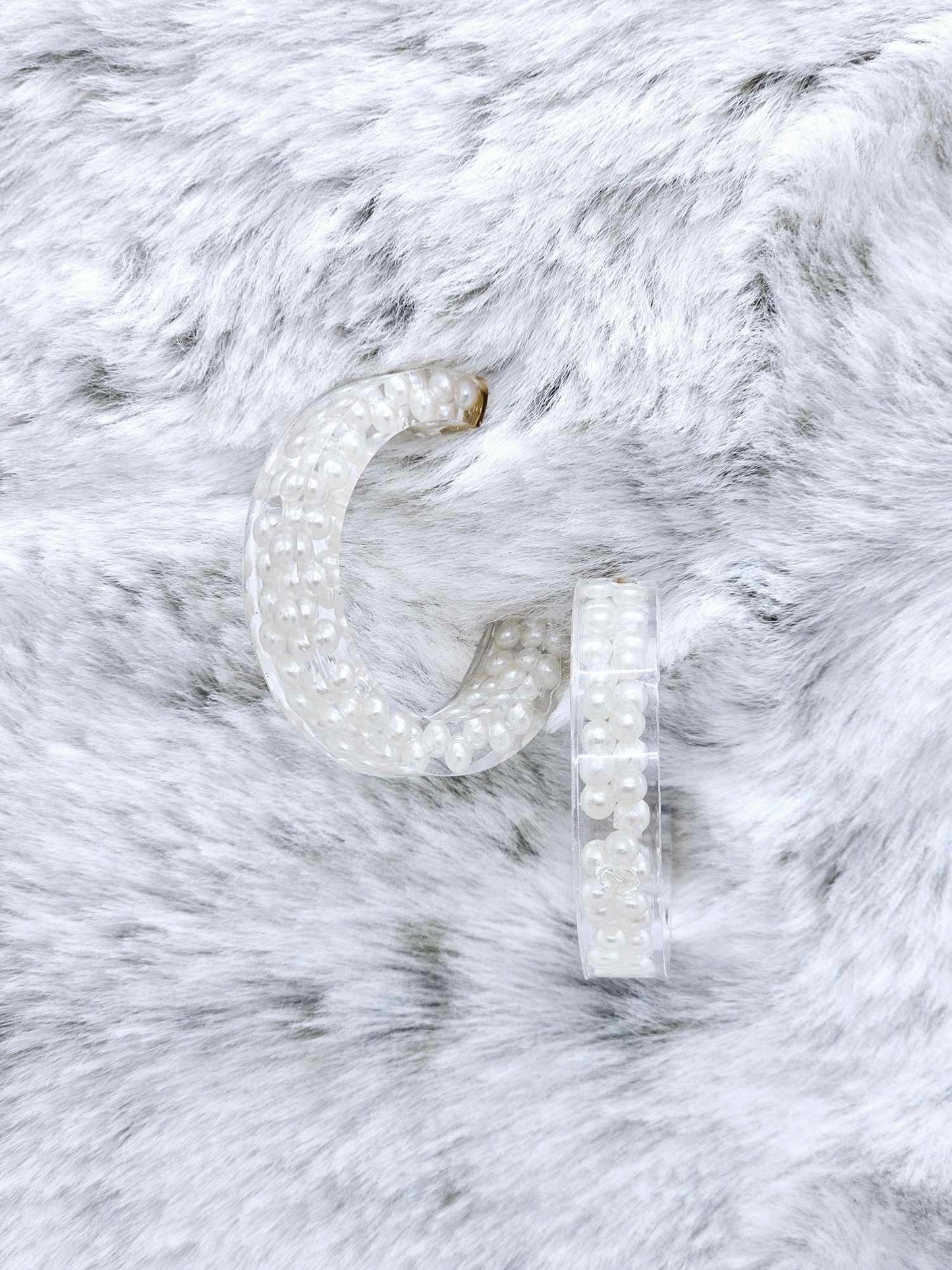 PEARL HOOP RESIN EARRINGS