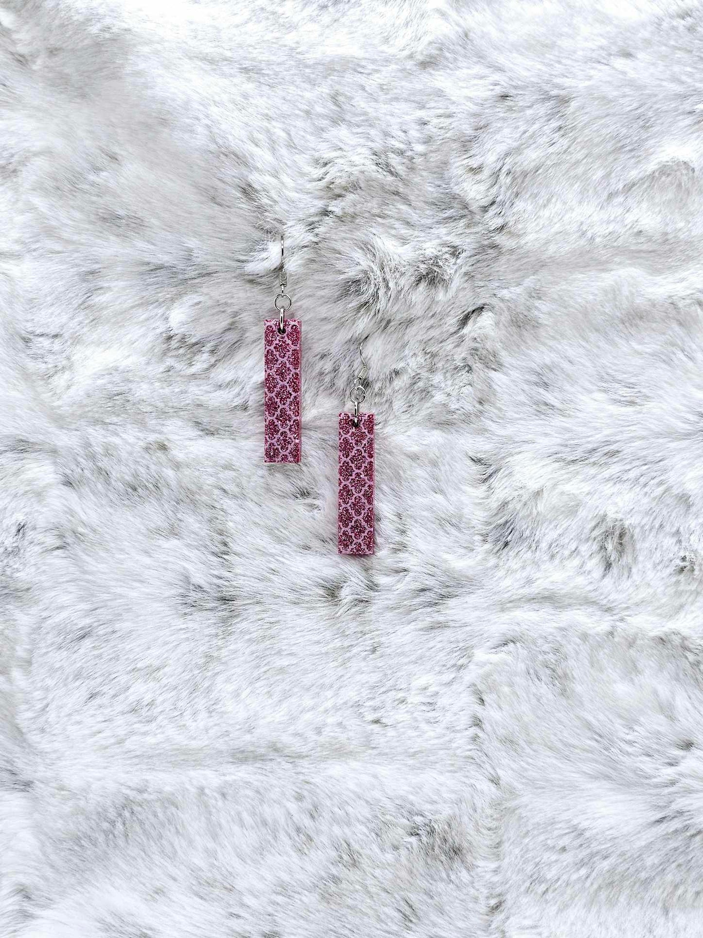 BAR SHAPED RESIN EARRINGS