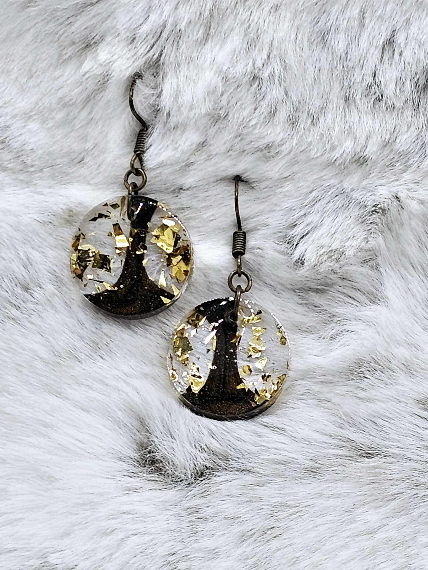 ROUND GOLD ACCENT RESIN EARRINGS