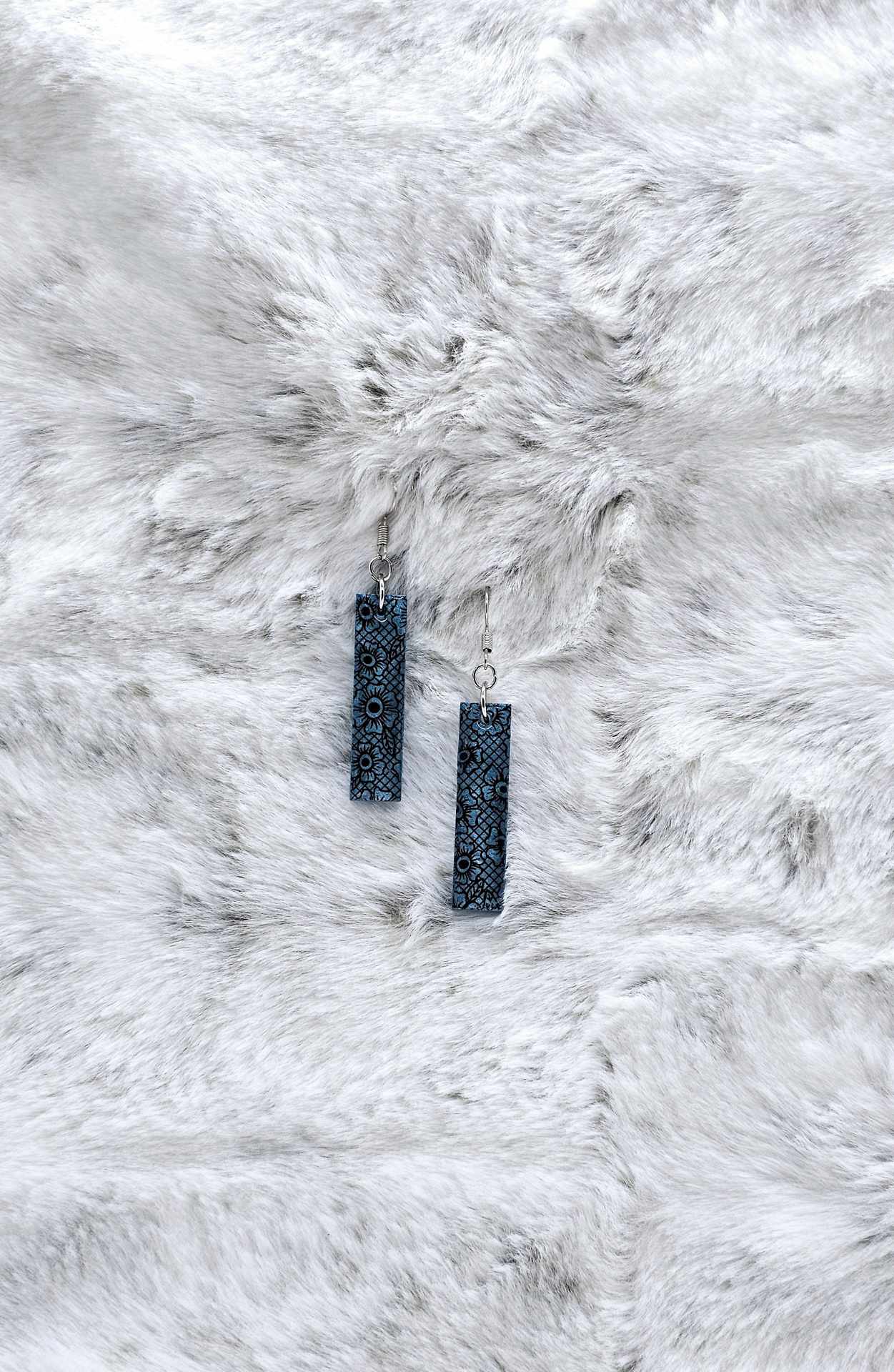 BAR RESIN EARRINGS