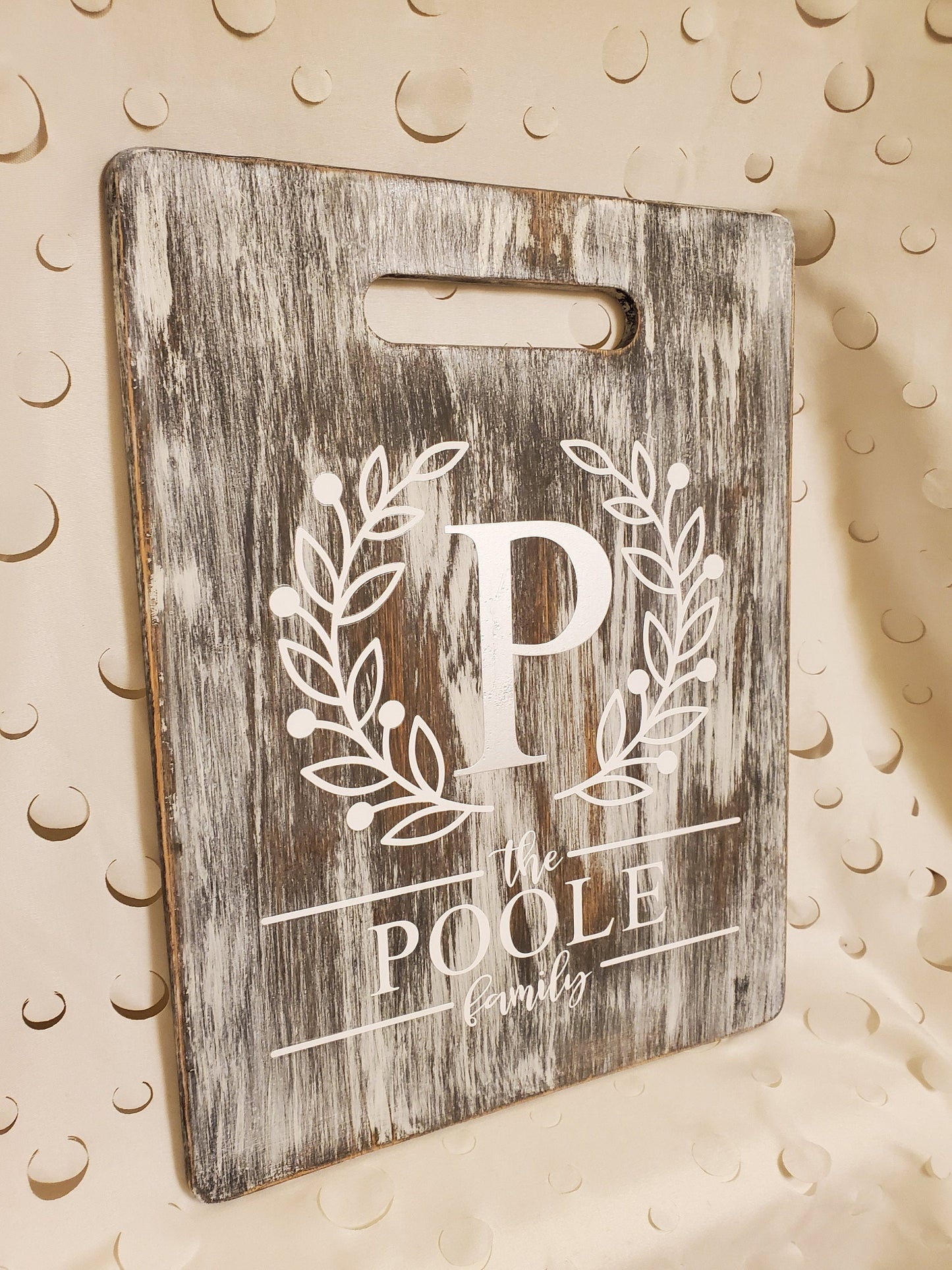 DECORATIVE CUTTING BOARD WITH MONOGRAM AND FAMILY NAME