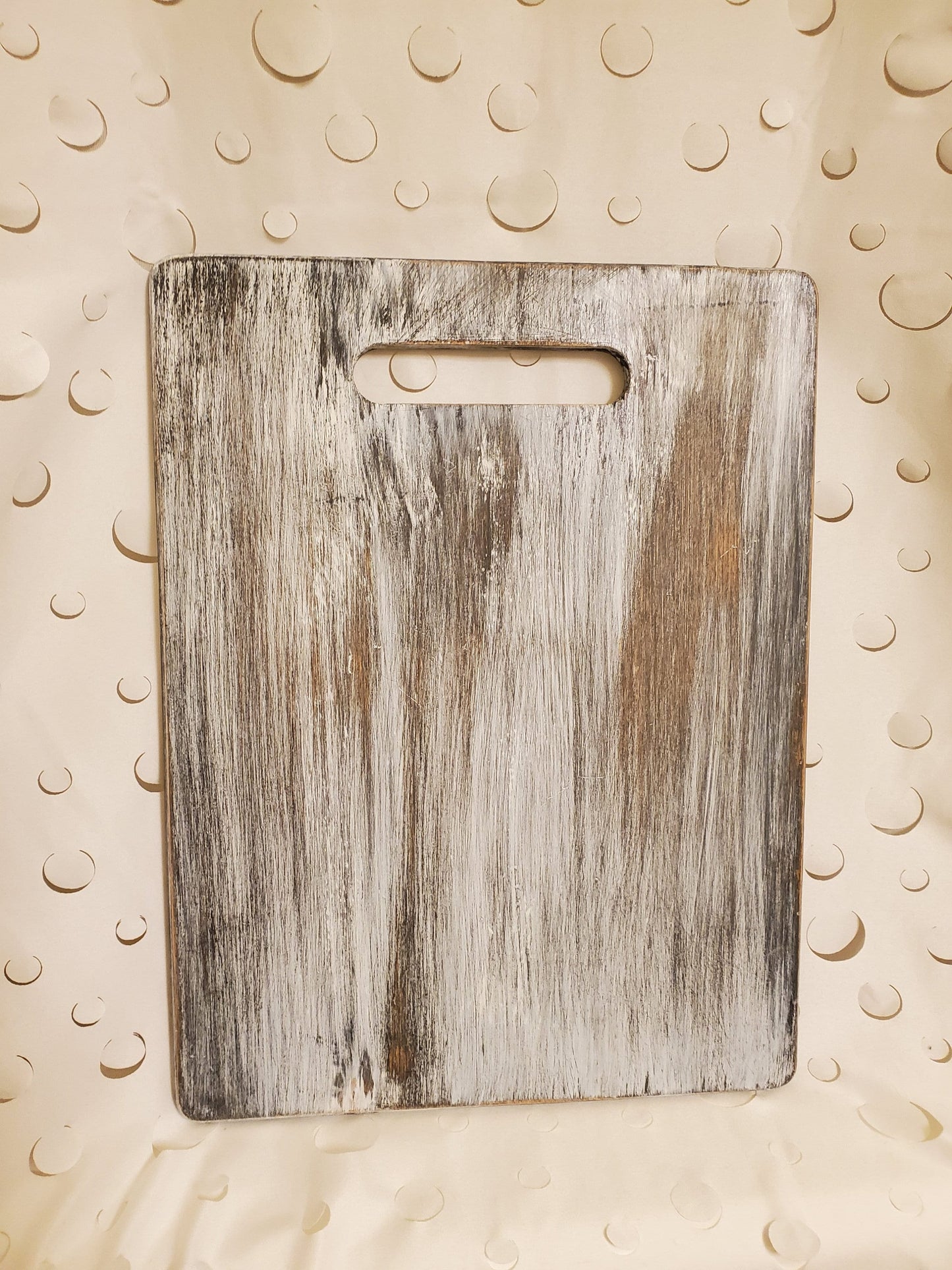 DECORATIVE CUTTING BOARD WITH MONOGRAM AND FAMILY NAME