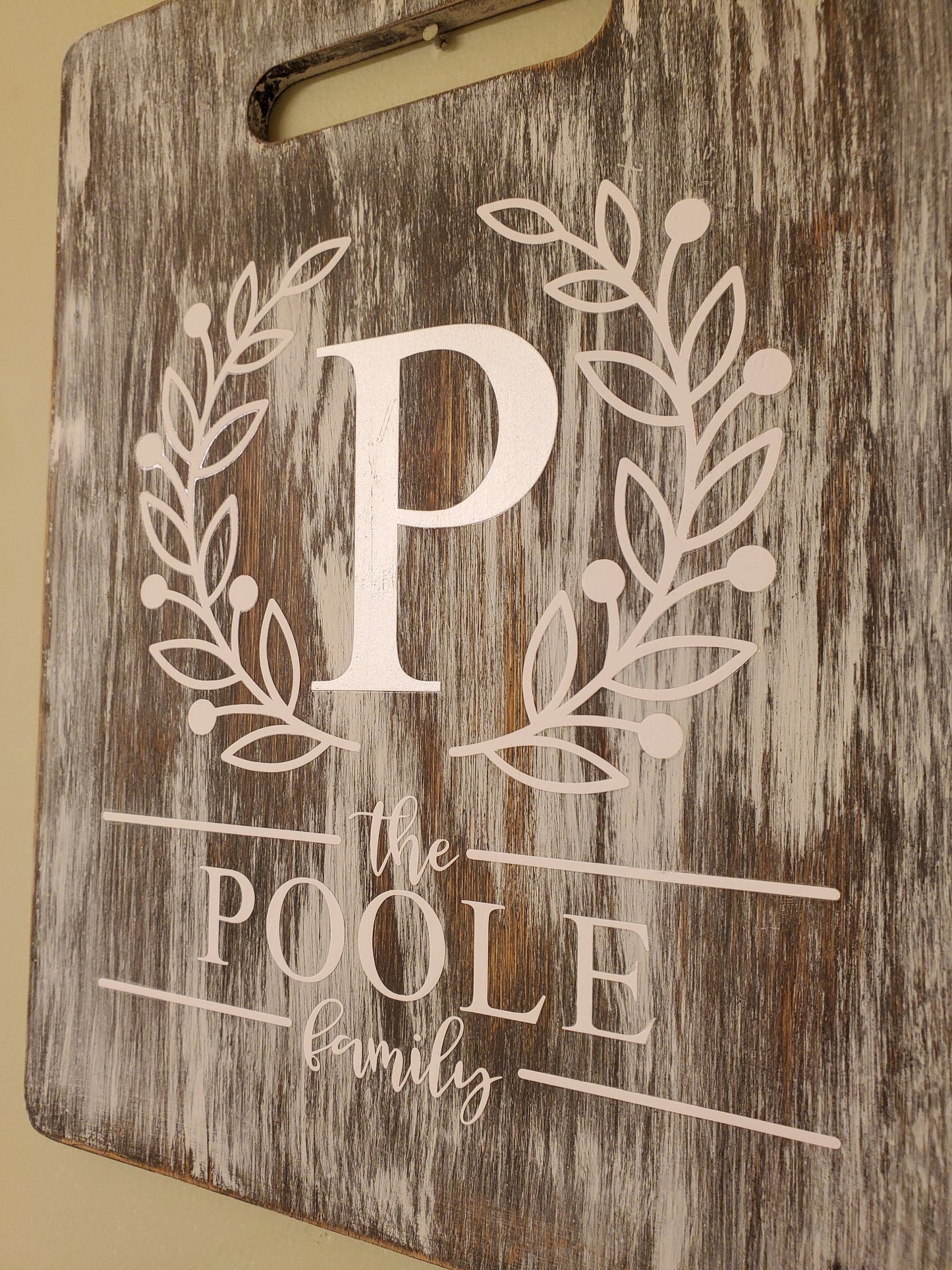 DECORATIVE CUTTING BOARD WITH MONOGRAM AND FAMILY NAME