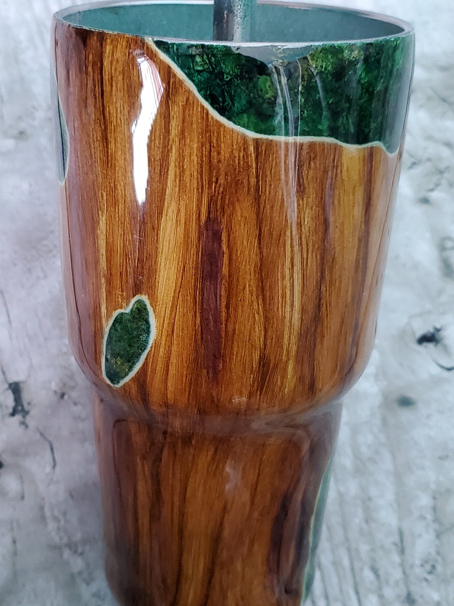 WOODGRAIN WOODLAND CAMO DEER TUMBLER