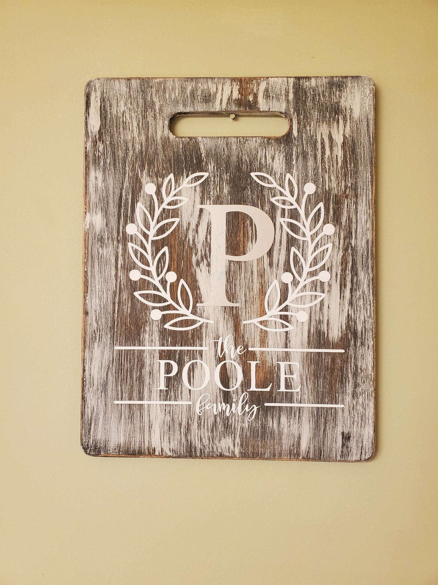 DECORATIVE CUTTING BOARD WITH MONOGRAM AND FAMILY NAME