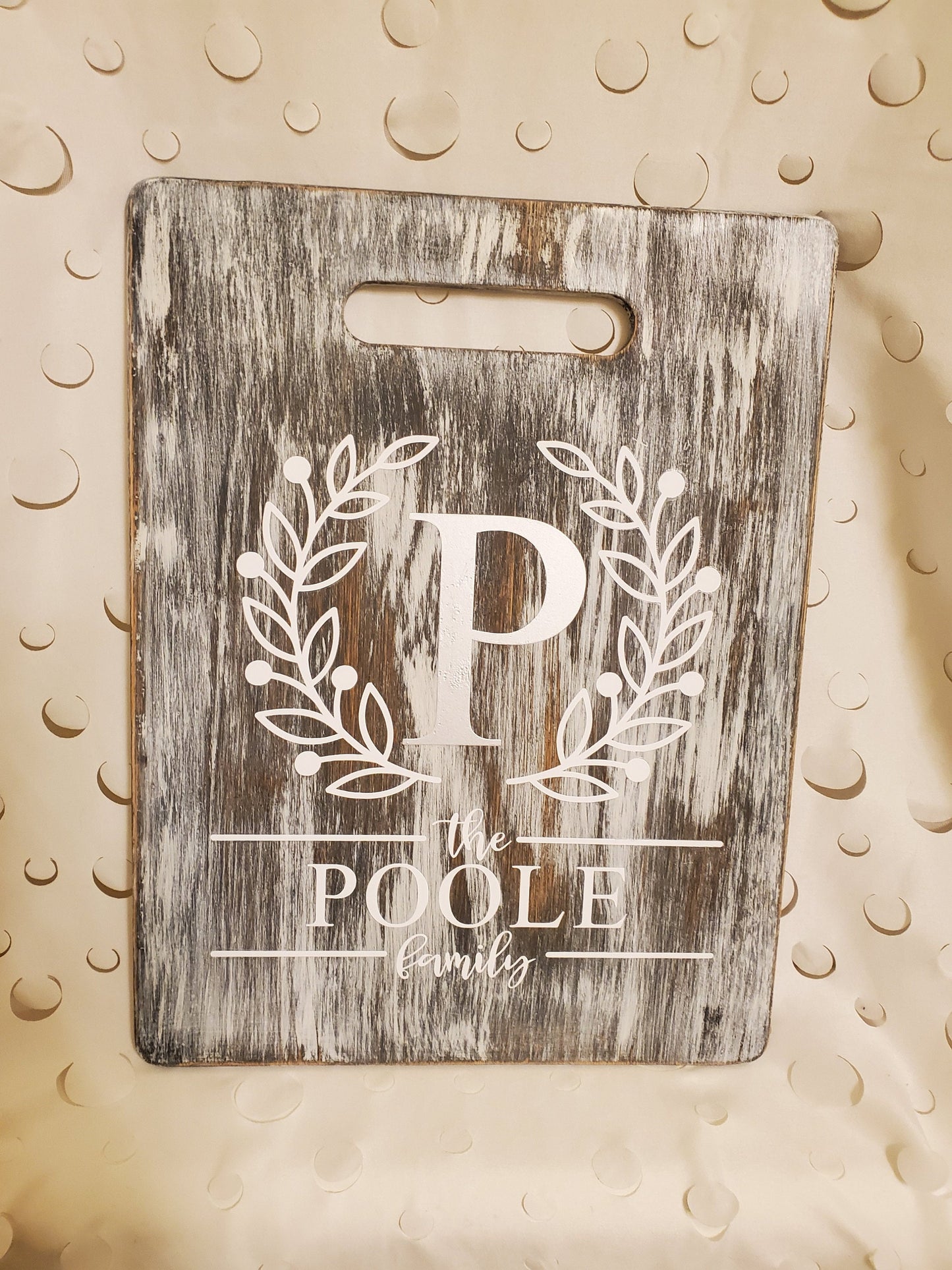DECORATIVE CUTTING BOARD WITH MONOGRAM AND FAMILY NAME