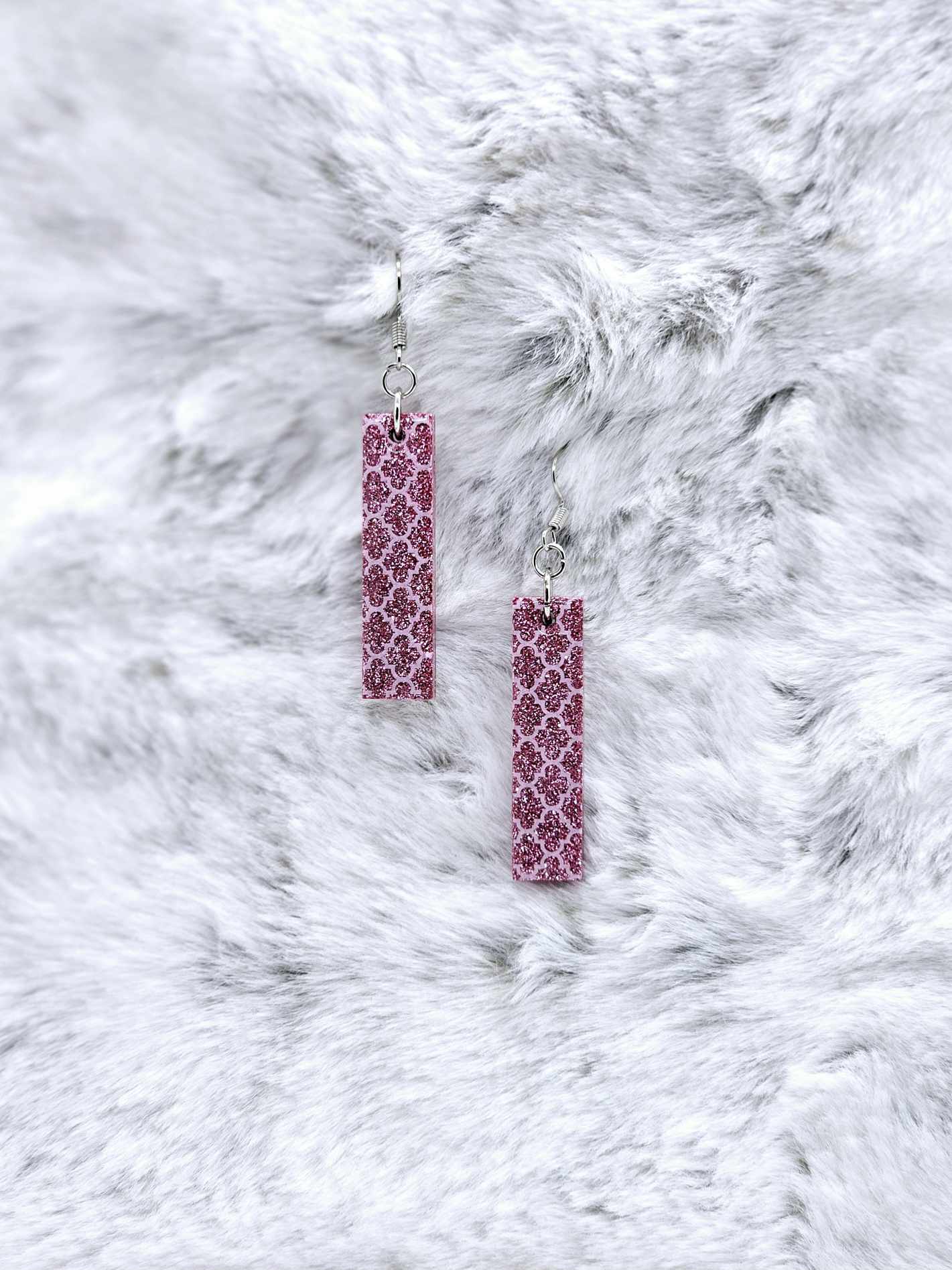 BAR SHAPED RESIN EARRINGS