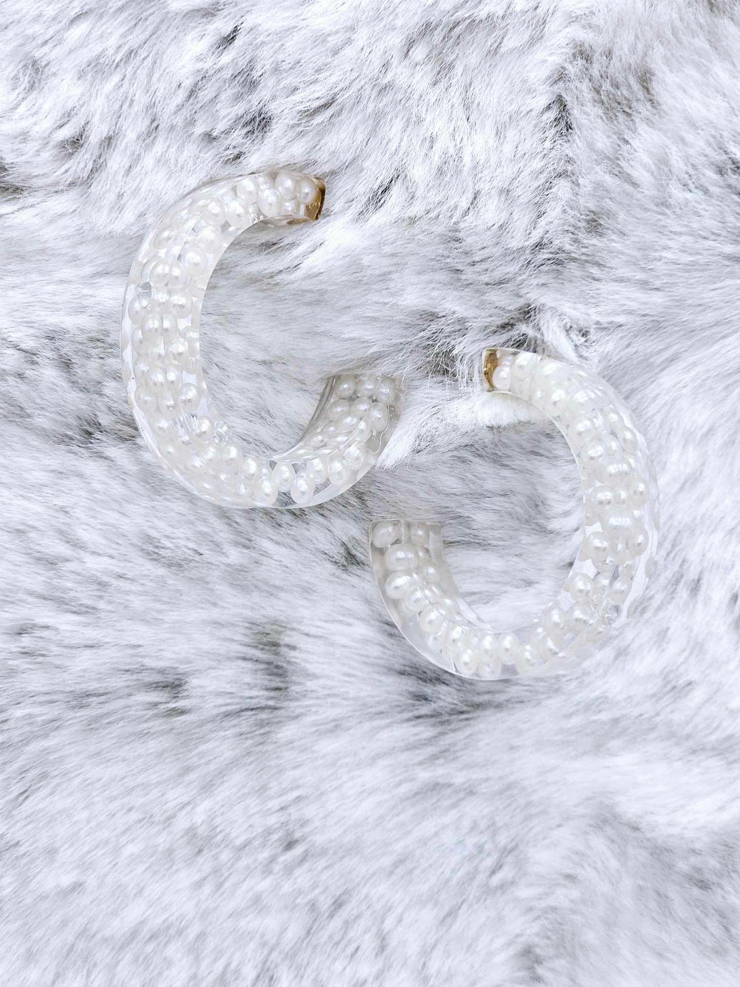 PEARL HOOP RESIN EARRINGS