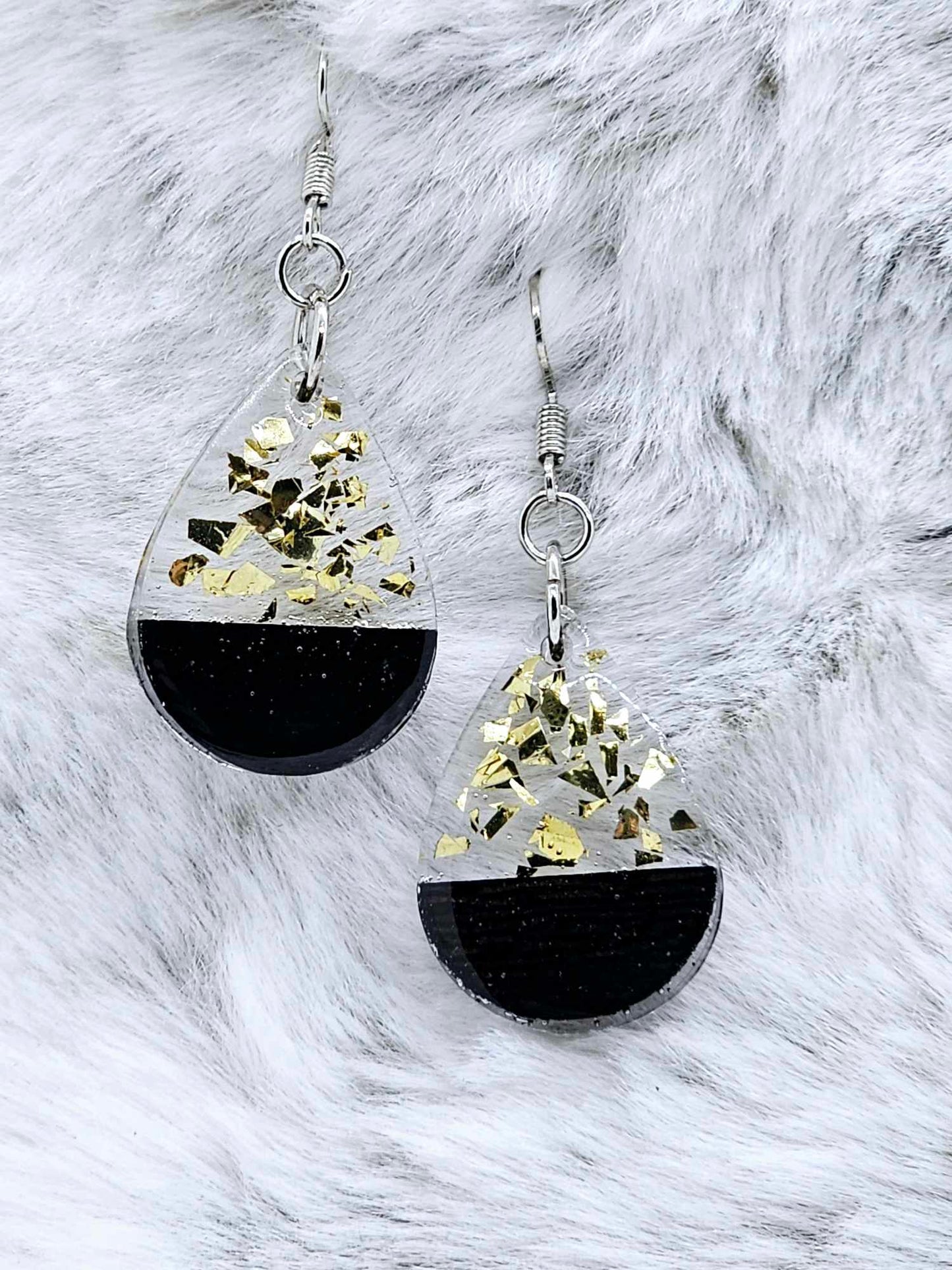 GOLD ACCENT TEAR DROP RESIN EARRINGS
