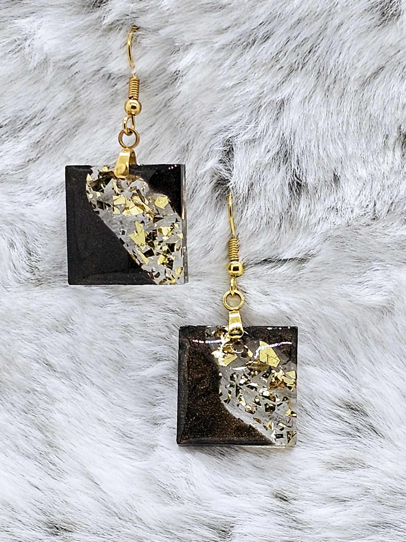GOLD ACCENT SQUARE RESIN EARRINGS