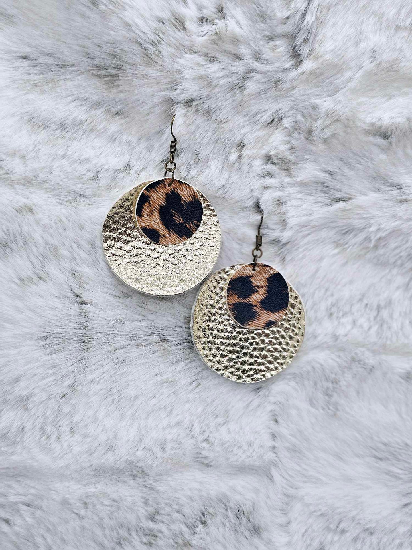 ROUND FAUX LEATHER EARRINGS