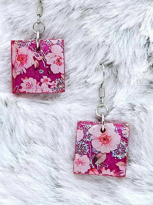 SQUARE FLOWER PRINT RESIN EARRINGS
