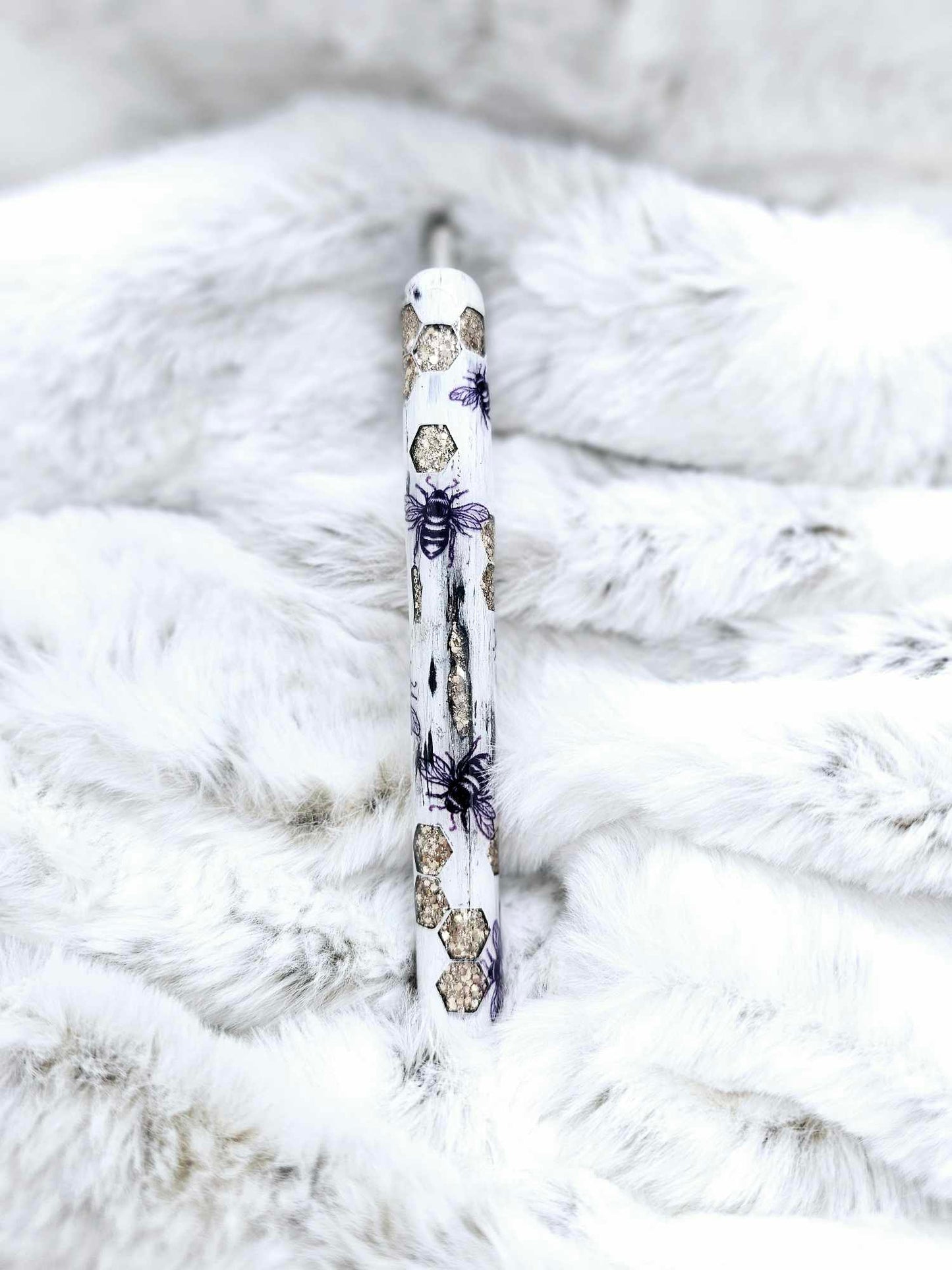 DISTRESSED BEE PEN