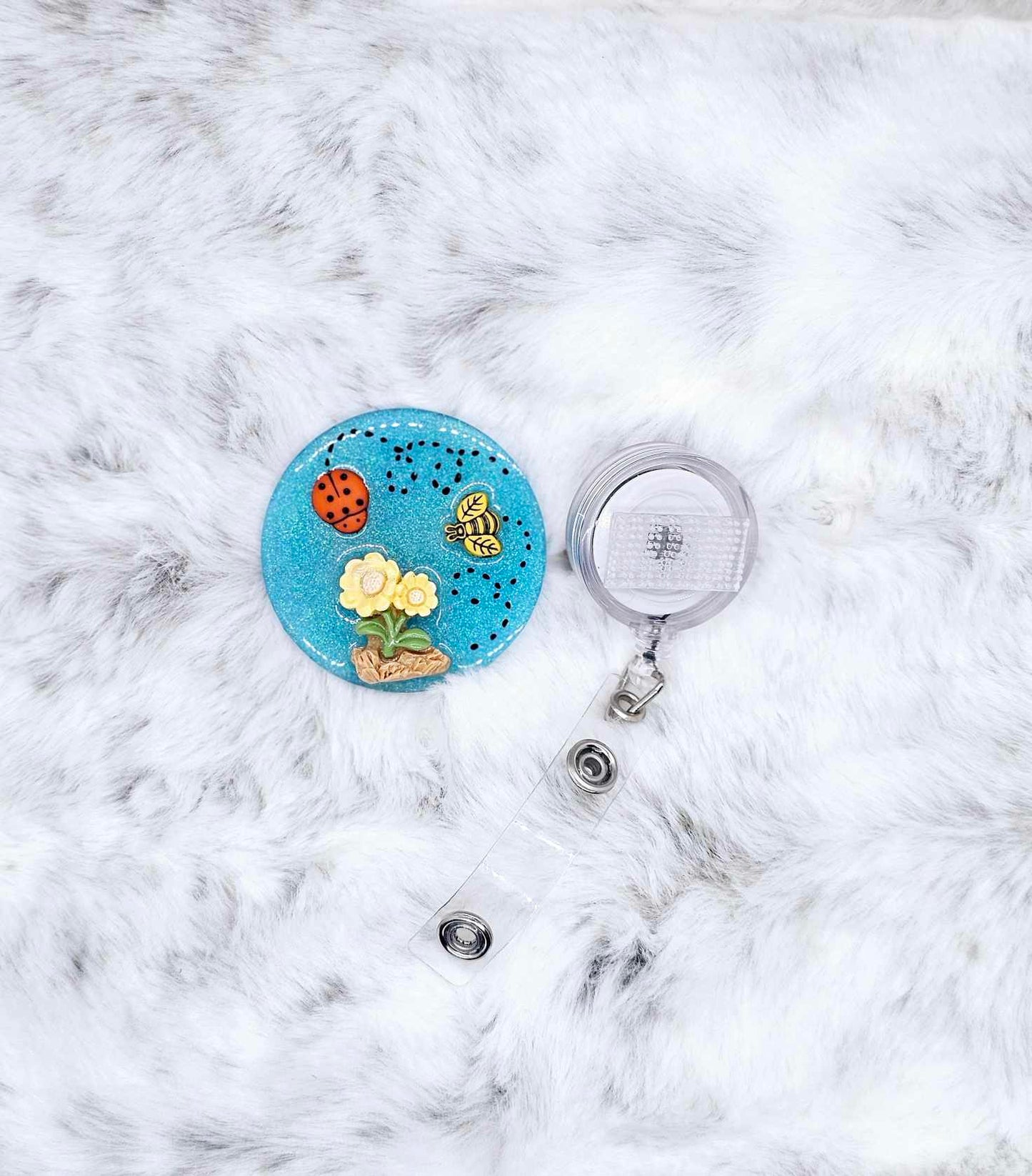 FLOWERS WITH BEES 3D BADGE REEL