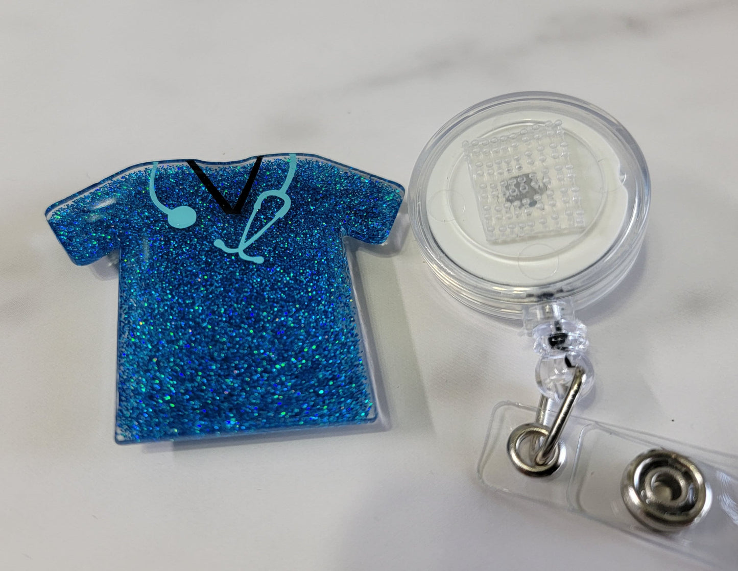 SCRUB TOP AND STETHOSCOPE BADGE REEL